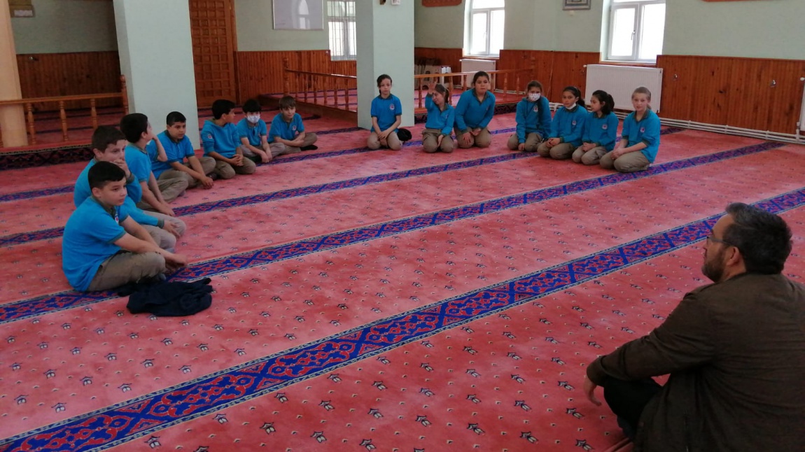 EGEP Çalışmaları Kapsamında Din Kültürü ve Ahlak Bilgisi Derslerimiz Camide İşleniyor.